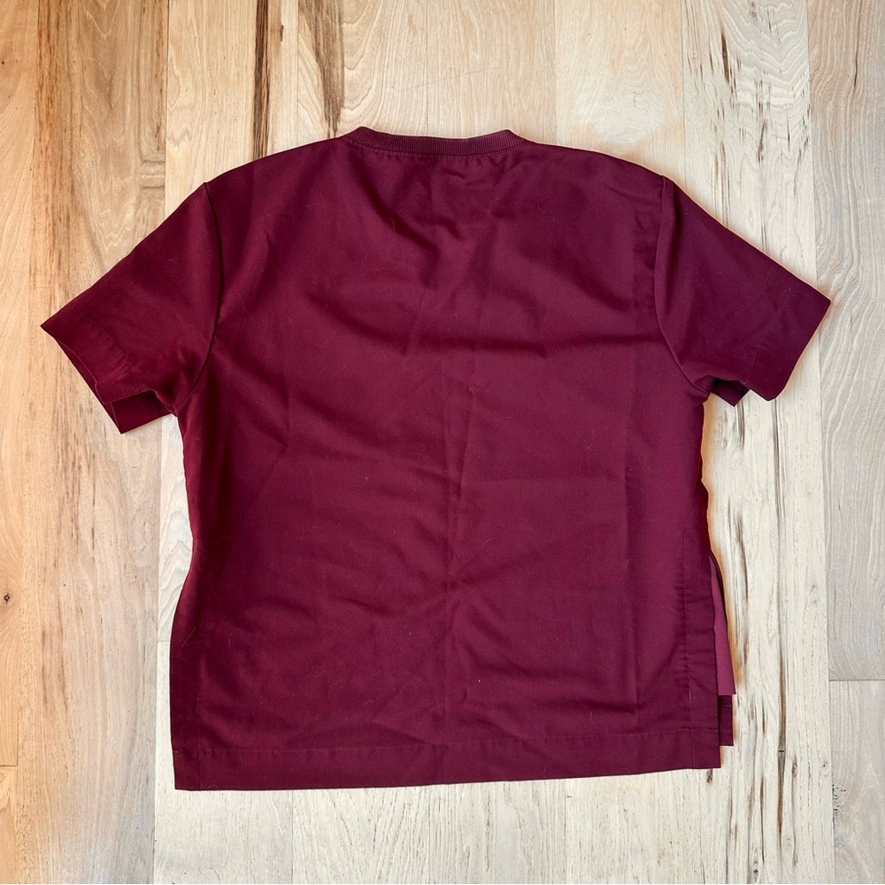 Figs burgundy Keji Crewneck scrub top women’s size XS - Picture 2 of 5